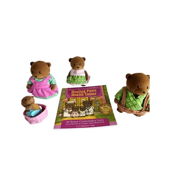 Li'l Woodzeez Healthnuggle Bear Family of 4 With Healing Paws Health Center Book - Picture 1 of 3